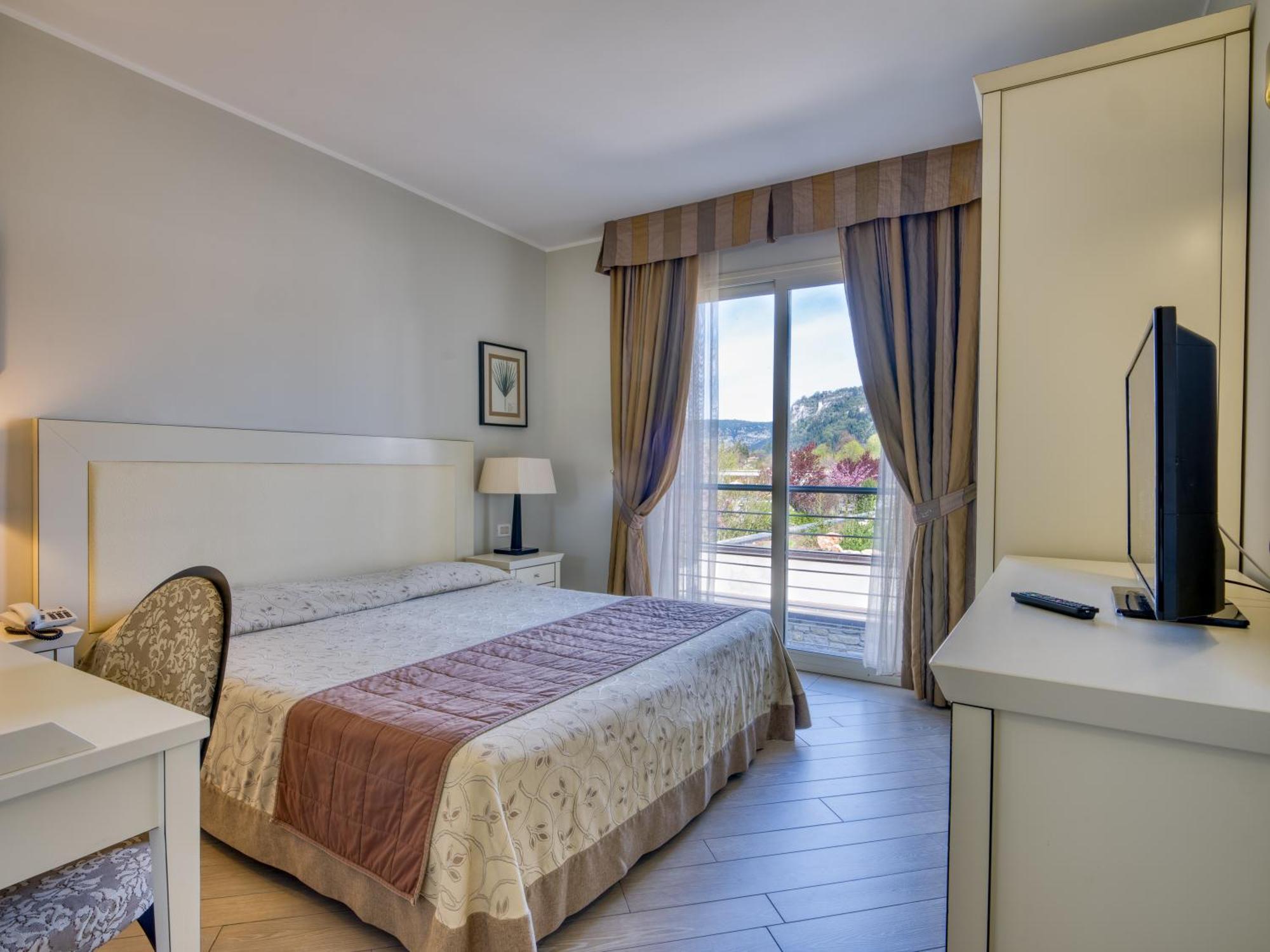 Parc Hotel Germano Suites & Apartments Bardolino Eksteriør billede